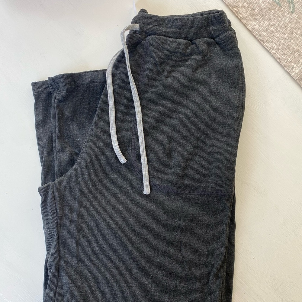 PTula’s soft wide rim lounge pants in small. Never worn